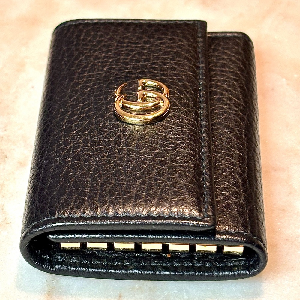 GUCCI GG MARMONT BLACK LEATHER KEY CASE 6 GOLD TONED KEY HOOKS DOUBLE G LIKE NEW - Picture 3 of 14